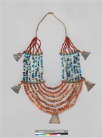 藏品(女子瑪瑙玻璃珠串胸飾)的圖片